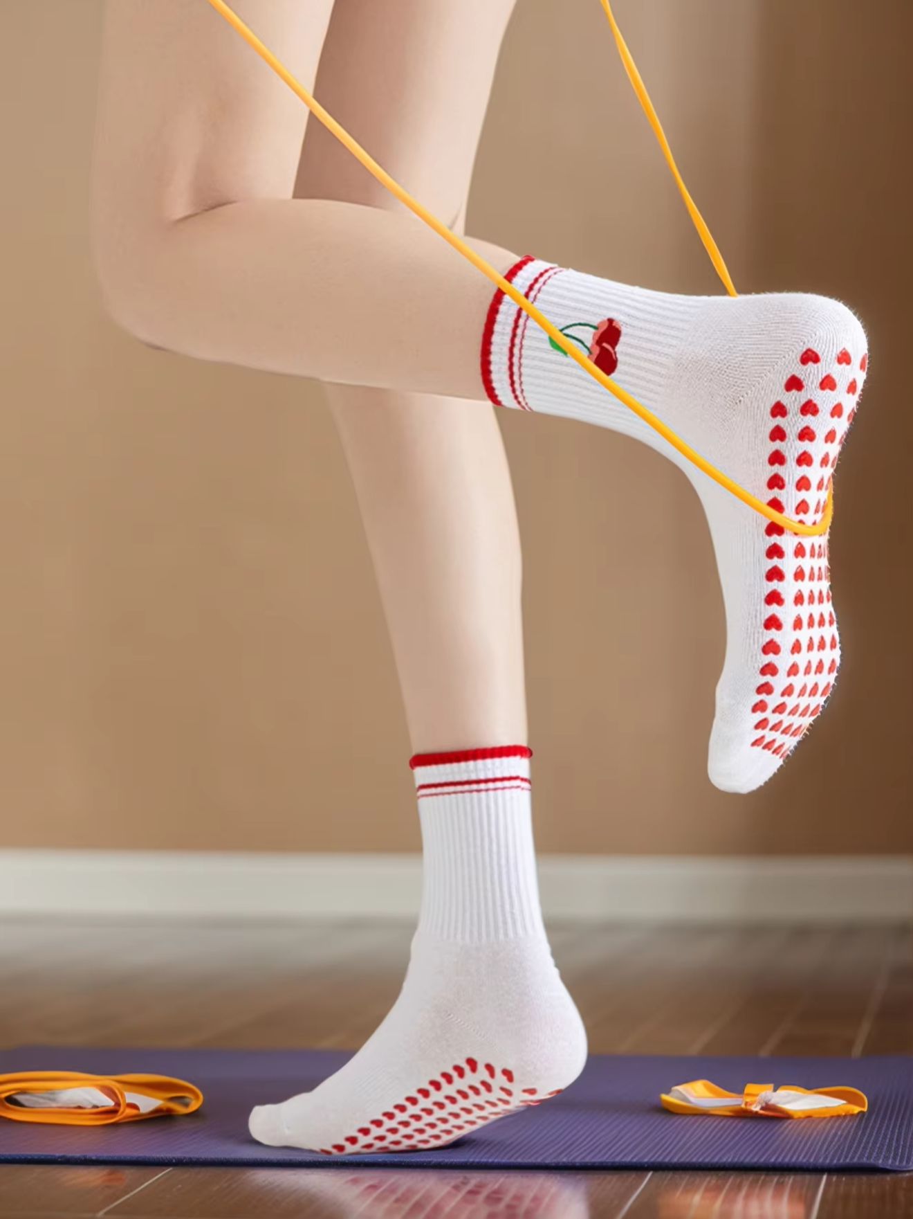 Yoga Pilates Yoga - 1 คู่ถุงเท้าโยคะมืออาชีพสำหรับการใช้งานข้ามพรมแดน ถุงเท้าผ้าฝ้ายพร้อมสายรัดซิลิโคนกันลื่นสำหรับพิลาทิส ฟิตเนส และการเต้นบนพื้น